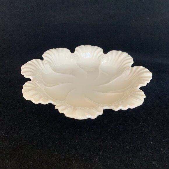 Lenox Scalloped Shell Cabbage Leaf Shallow Serving Bowl 10.5" Vintage Ivory - Picture 1 of 7